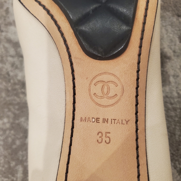 Chanel Interlocking CC Logo Leather Block Heel Pumps 35 - Picture 9 of 9
